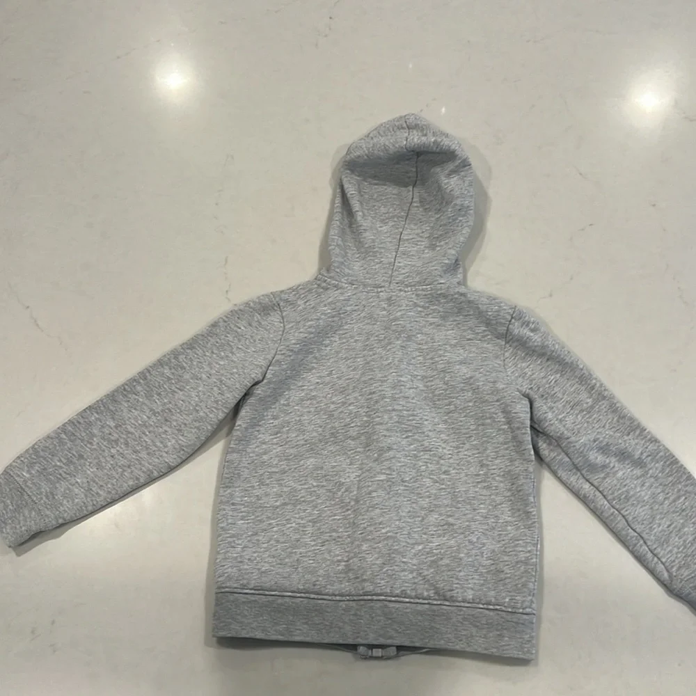 Carters girls zip up hoodie, like new, size 3t.